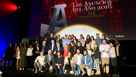 Los ganadores de los Premios Anuncios del Año 2018, anoche al finalizar la gala