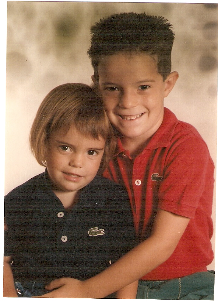 Adriana, con su hermano Adriana, con su hermano