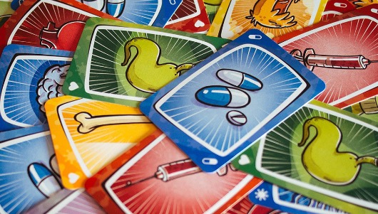 El juego de cartas Virus, el cuarto juguete más vendido de 2020