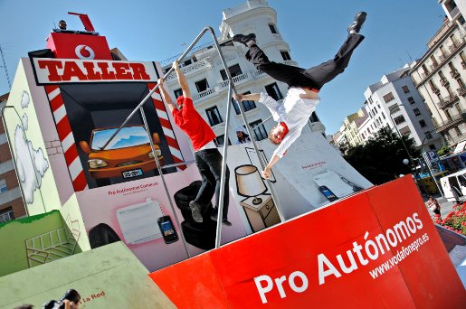 Vodafone presenta sus tarifas para autónomos a través de un espectáculo de parkour Vodafone presenta sus tarifas para autónomos a través de un espectáculo de parkour