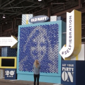 Old Navy lanza una máquina que reproduce ‘selfies’ con globos