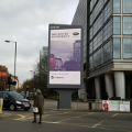 Vallas digitales de Land Rover añaden filtros a las calles de una ciudad inglesa