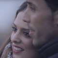 Pandora organiza una pedida de mano real para dos fans de su marca