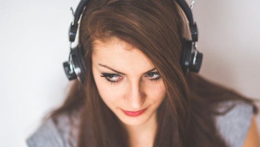 Los españoles preferimos escuchar música antes que ver la tele para relajarnos. Imagen: Pixabay