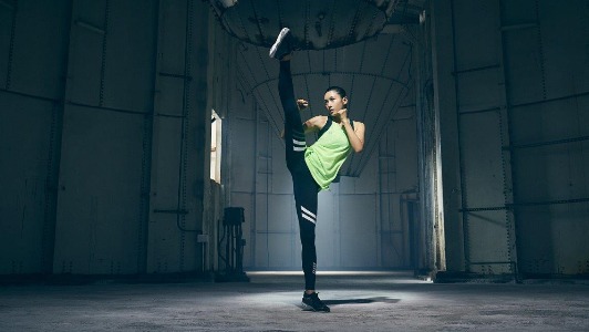 Under Armour rinde homenaje a las mujeres atletas