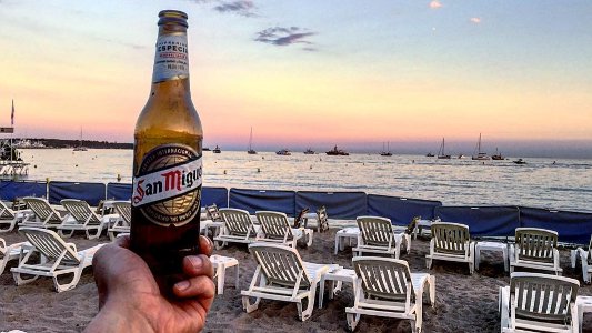 San Miguel te invita a brindar este verano desde cualquier rincón del mundo