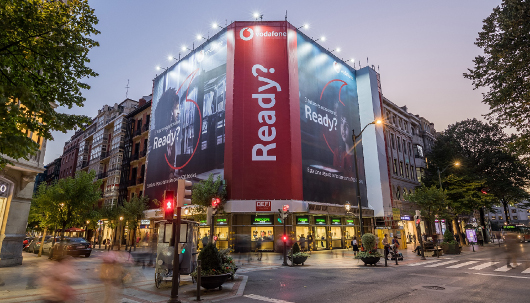 Exterior: dos lonas de Vodafone eliminan la contaminación y combaten el efecto invernadero
