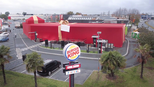 El sorprendente regalo de Burger King a su mayor fan de Facebook en Francia