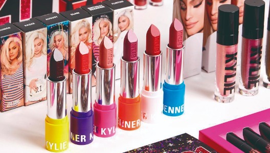 Productos de la marca creada por Kylie Jenner