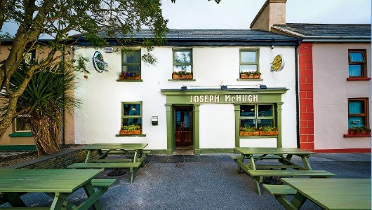 El pub Joseph McHugh’s está ubicado en la zona oeste de Irlanda (Wild Atlantic Way) El pub Joseph McHugh’s está ubicado en la zona oeste de Irlanda (Wild Atlantic Way)