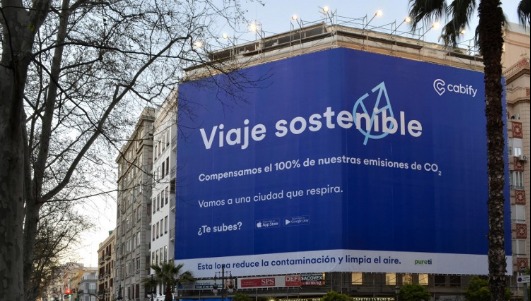 Las lonas ya están desplegadas en las calles Velázquez y Alcalá de Madrid; y en Fernando el Católico, de Valencia Las lonas ya están desplegadas en las calles Velázquez y Alcalá de Madrid; y en Fernando el Católico, de Valencia