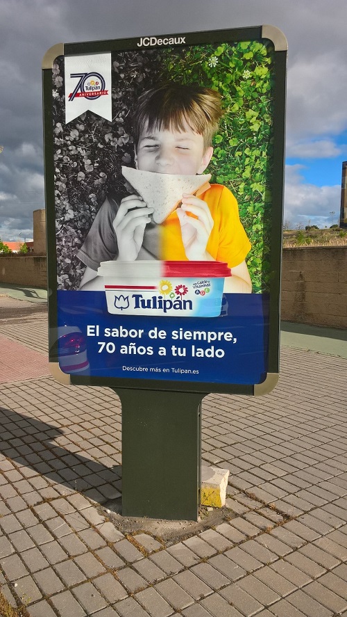 Mupi con la creatividad de Tulipán