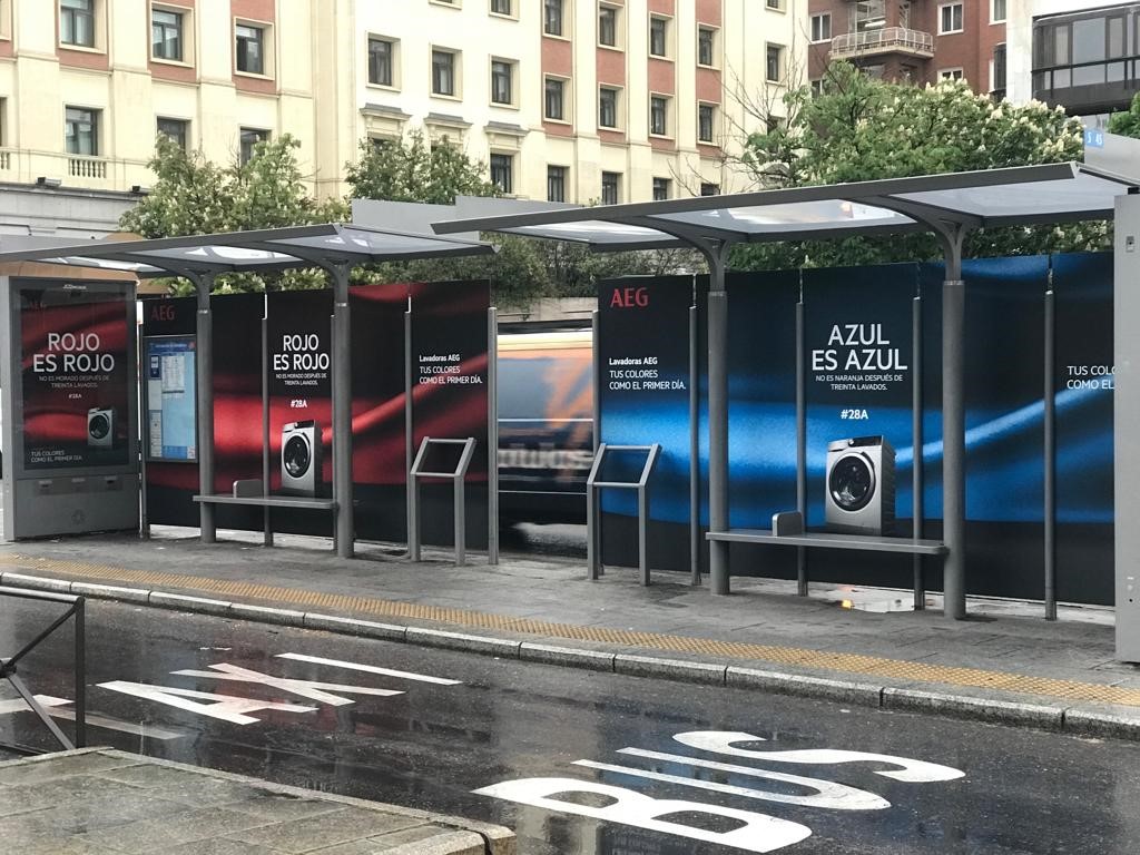La campaña de AEG se puede ver en exterior La campaña de AEG se puede ver en exterior