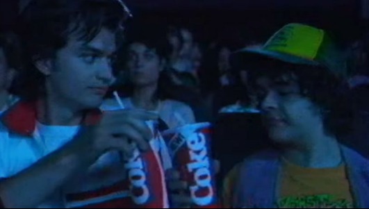 Una escena del spot de Coca-Cola y Netflix anunciando la tercera temporada de "Stranger Things" Una escena del spot de Coca-Cola y Netflix anunciando la tercera temporada de "Stranger Things"
