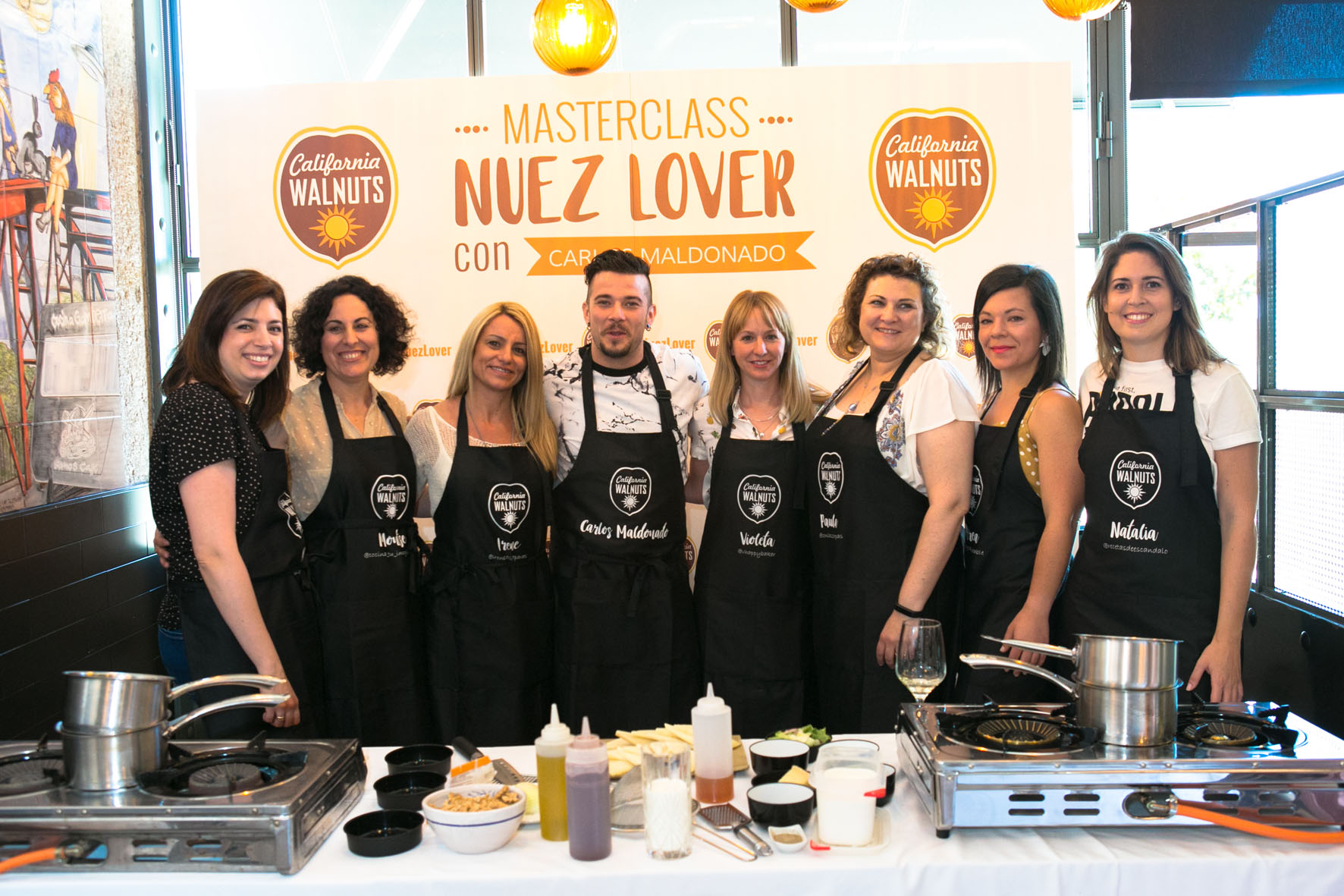 Las participantes en el evento con el chef Carlos Maldonado