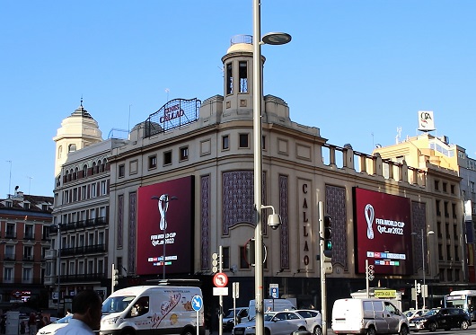 Callao City Lights es pionera en publicidad digital de gran formato en centros urbanos, gracias a sus dos grandes pantallas exteriores en los Cines Callao. Callao City Lights es pionera en publicidad digital de gran formato en centros urbanos, gracias a sus dos grandes pantallas exteriores en los Cines Callao.