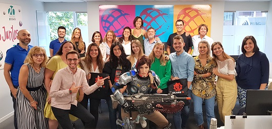 La cosplayer se pasó por las redacciones La cosplayer se pasó por las redacciones