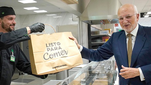 La cadena de supermercados de Juan Roig (en la imagen, a la derecha) entra por primera vez en este ranking La cadena de supermercados de Juan Roig (en la imagen, a la derecha) entra por primera vez en este ranking