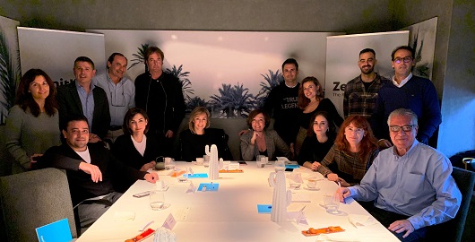 José María Rubert, CEO de Zenithbr, y Ezequiel Sánchez, socio director de Binomio Ventures, junto a los representantes de las marcas del calzado participantes en el debate y Esther Valdivia, CEO de Publicaciones Profesionales (editora de MarketingNews))