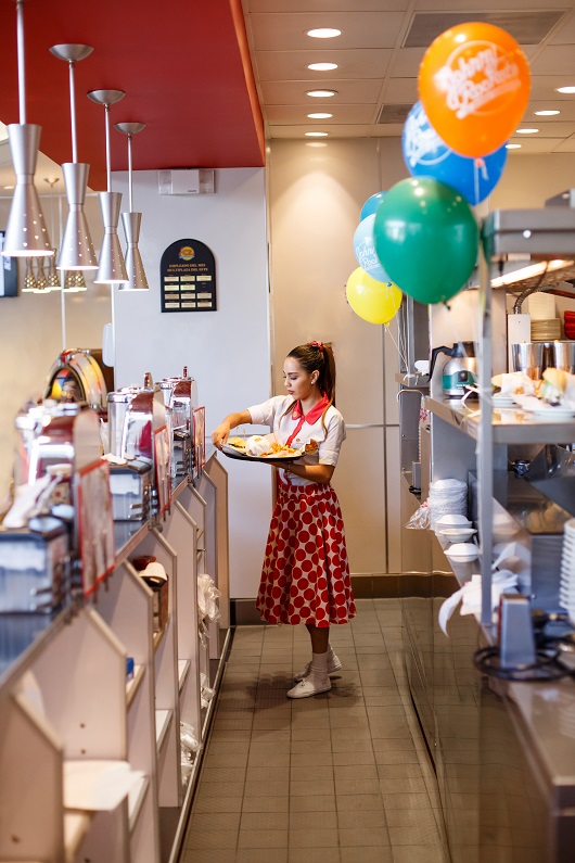 La ambientación recuerda a los diners americanos de los años Cincuenta La ambientación recuerda a los diners americanos de los años Cincuenta
