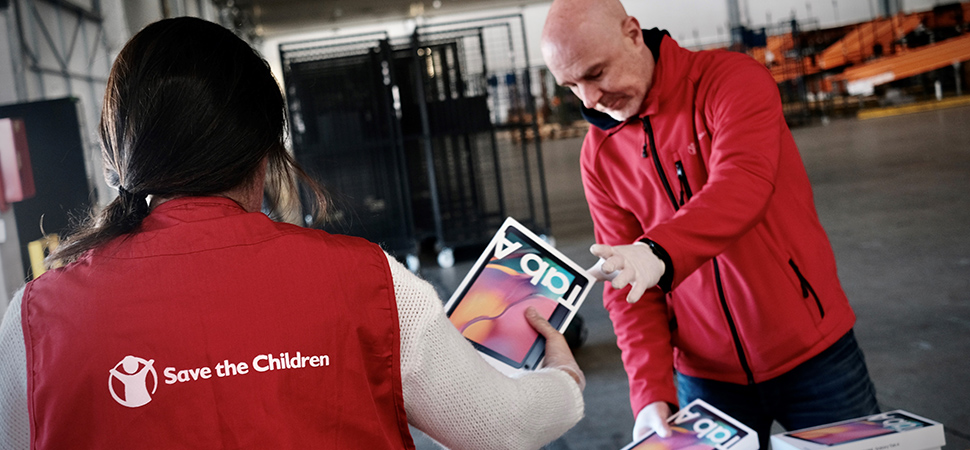 Samsung colabora con Save the Children donando tabletas Samsung colabora con Save the Children donando tabletas