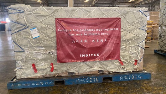 Parte del cargamento de mascarillas que Inditex ha traído a España desde China