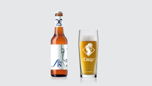 La etiqueta de la botella es una homenaje a los sanitarios y ha sido diseñada por David Castro La etiqueta de la botella es una homenaje a los sanitarios y ha sido diseñada por David Castro