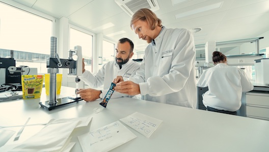 Instituto Nestlé de Ciencias del Embalaje, la primera empresa de este tipo en la industria alimentaria. El instituto cuenta con cerca de 50 científicos Instituto Nestlé de Ciencias del Embalaje, la primera empresa de este tipo en la industria alimentaria. El instituto cuenta con cerca de 50 científicos