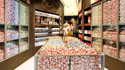 Interior de una tienda Lindt