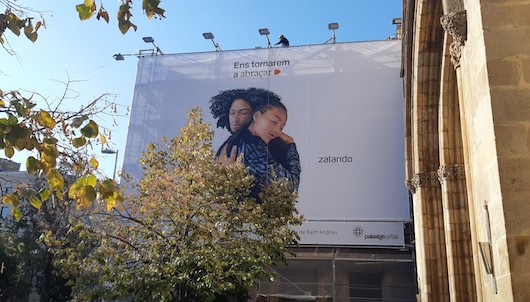 En España, Zalando ha contado con los artistas Taquen y Sebastien Waknine para la realización de los murales en Madrid y Barcelona, respectivamente En España, Zalando ha contado con los artistas Taquen y Sebastien Waknine para la realización de los murales en Madrid y Barcelona, respectivamente