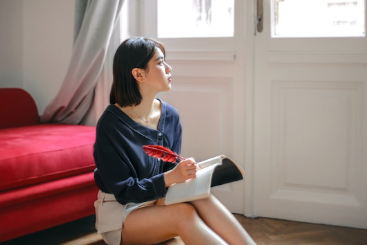 Fuente: https://www.pexels.com/ca-es/foto/gent-dona-creatiu-relaxacio-3769013/ Fuente: https://www.pexels.com/ca-es/foto/gent-dona-creatiu-relaxacio-3769013/