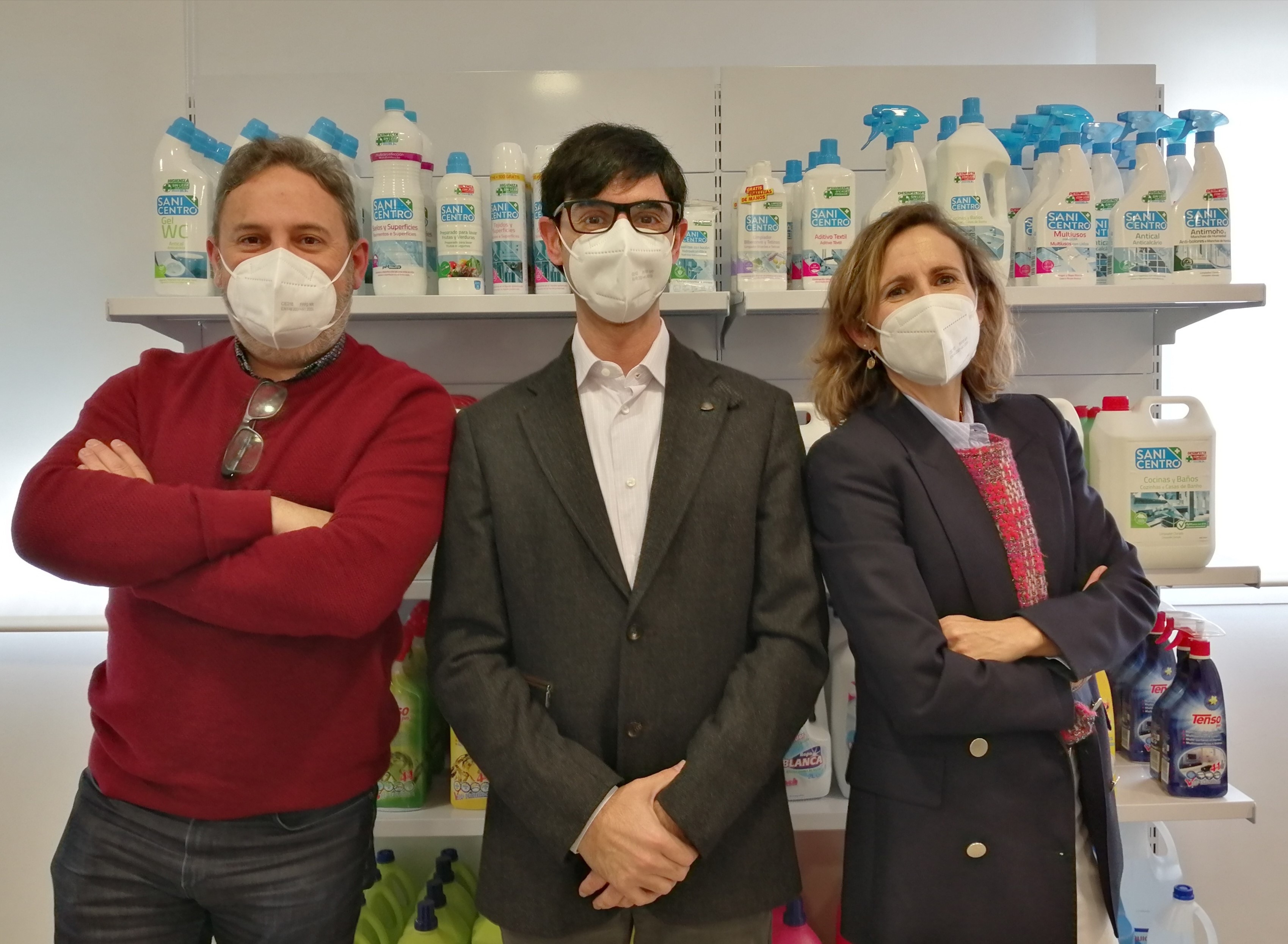 Juan Huertas Pérez, director de Investigación y desarrollo de Sanicentro; y José María Pardeiro Martín, director general, junto con Noemí Gracia Juan Huertas Pérez, director de Investigación y desarrollo de Sanicentro; y José María Pardeiro Martín, director general, junto con Noemí Gracia
