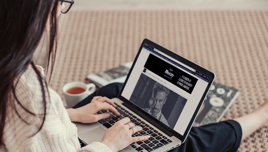 Una internauta compra en la web del café Mocay Una internauta compra en la web del café Mocay