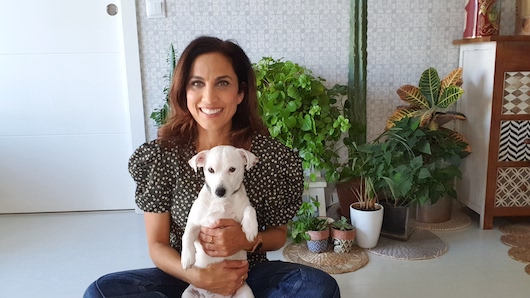 Toni Acosta con su mascota Toni Acosta con su mascota