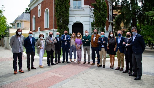 El jurado de los Premios Nacionales de Marketing. Esther Valdivia, editora de MarketingNews, es la tercera por la izquierda El jurado de los Premios Nacionales de Marketing. Esther Valdivia, editora de MarketingNews, es la tercera por la izquierda