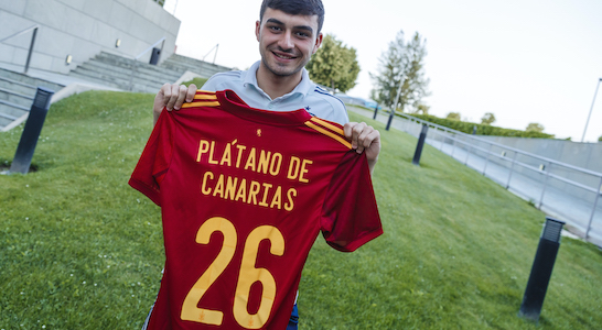 Pedri tiene 18 años y es canario Pedri tiene 18 años y es canario