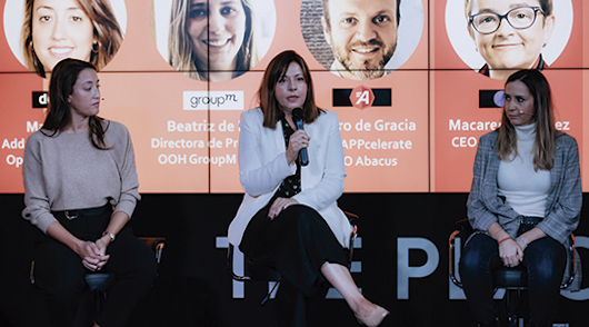 Ana García Blanco, de Ikea, acompañada de Marta López (Dentsu) y Beatriz de Paz (GroupM). Ana García Blanco, de Ikea, acompañada de Marta López (Dentsu) y Beatriz de Paz (GroupM).