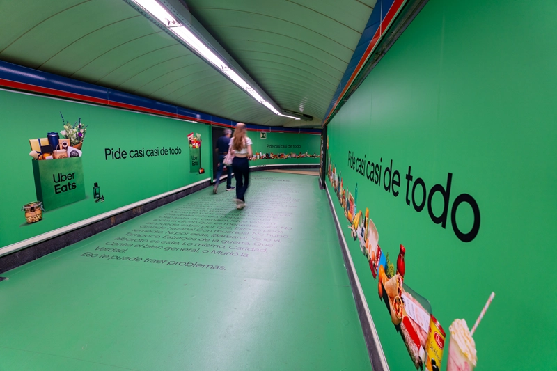 Uber Eats OOH campaign — estación Goya transformada en Gyoza