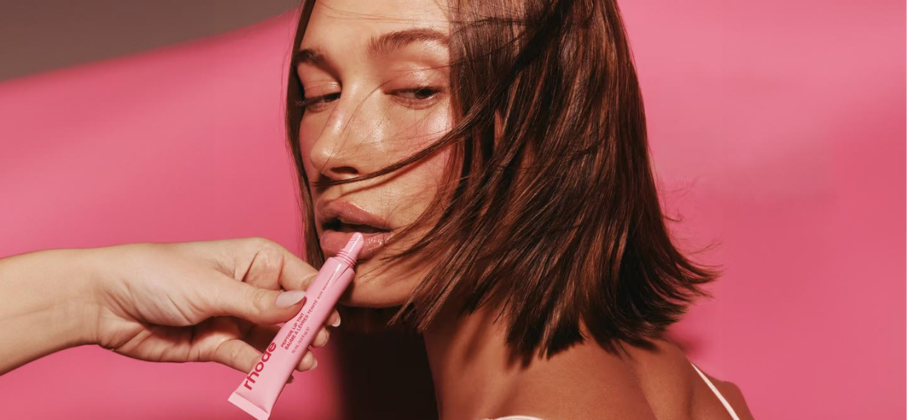 Los brillos y labiales están entre los más vendidos de Rhode, la exitosa marca de maquillaje creada por Hayley Bieber. 