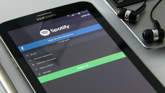 Spotify, que admite publicidad, es una plataforma para escuchar música online