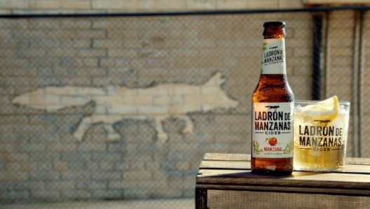 Ladrón de Manzanas es un producto de Heineken Ladrón de Manzanas es un producto de Heineken